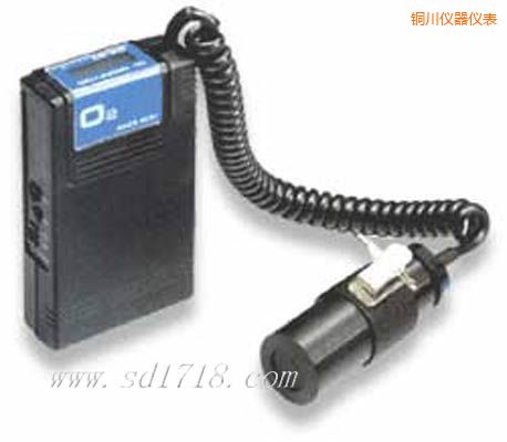 �~������z�y(c��)�x